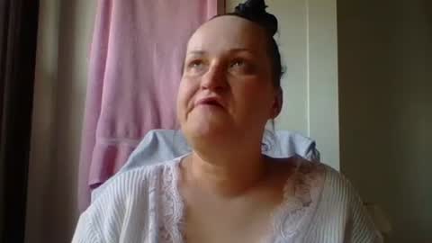 Snapshot of _squirty_pussyyy_ chatting on 03.09.25 Melisa online show from 03.09.25