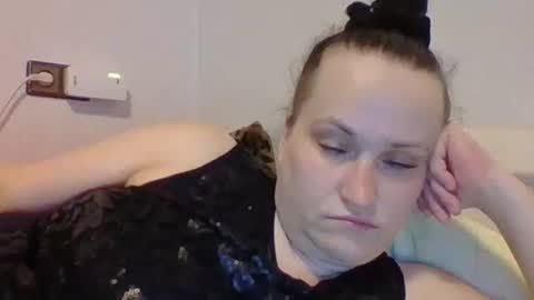 Snapshot of _squirty_pussyyy_ chatting on 03.11.25 Melisa online show from 03.11.25