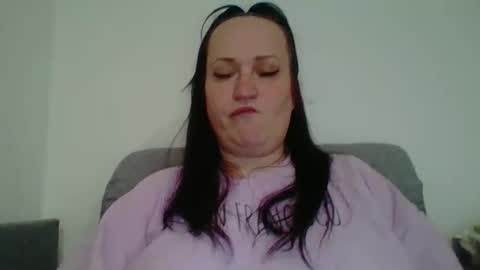 Snapshot of _squirty_pussyyy_ chatting on 10.02.25 Melisa online show from 10.02.25