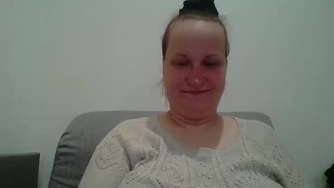 Snapshot of _squirty_pussyyy_ chatting on 10.09.25 Melisa online show from 10.09.25
