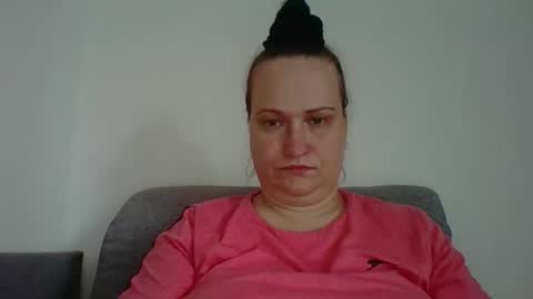 Snapshot of _squirty_pussyyy_ chatting on 10.10.25 Melisa online show from 10.10.25