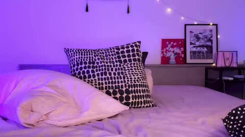 Snapshot of _swaa chatting on 12.14.25 Ann online show from 12.14.25