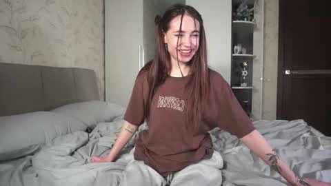 Snapshot of _sweet_temptations_ chatting on 02.13.25 Sofia online show from 02.13.25