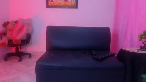   0900 p.m a 0500 a.m Colombia time UTC -5  online show from 03.08.26