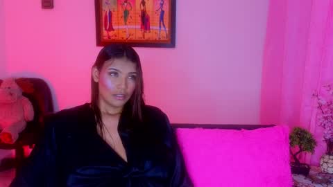   0900 p.m a 0500 a.m Colombia time UTC -5  online show from 03.17.26