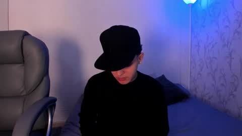 Snapshot of _taylorblack chatting on 12.16.25 _taylorblack online show from 12.16.25