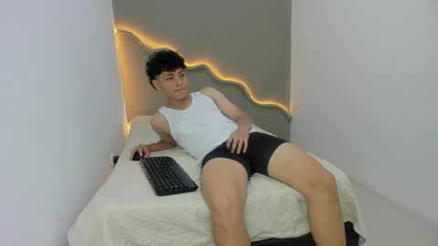 Theoo online show from 11.04.25