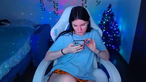 Snapshot of _thesamedaniellatrue_ chatting on 12.15.25 _thesamedaniellatrue_ online show from 12.15.25