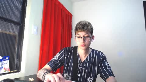 Snapshot of _thomas_hot_ chatting on 02.04.25 Thomas online show from 02.04.25