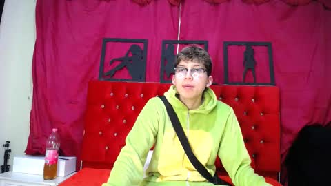 Snapshot of _thomas_hot_ chatting on 02.15.25 Thomas online show from 02.15.25