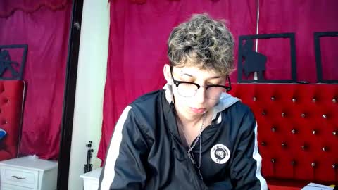 Snapshot of _thomas_hot_ chatting on 02.18.25 Thomas online show from 02.18.25
