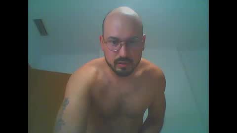 Snapshot of _trolo chatting on 11.28.25 _trolo online show from 11.28.25