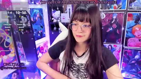 Snapshot of _urcutekitty chatting on 01.28.25 online show from 01.28.25
