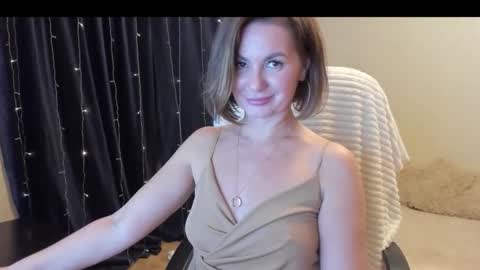 Snapshot of _vallylove chatting on 10.08.25 _vallylove online show from 10.08.25