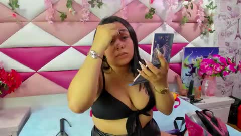 _violeta18_ online show from 11.20.25