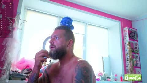 Wayan online show from 10.14.25