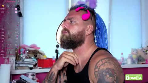 Wayan online show from 10.21.25