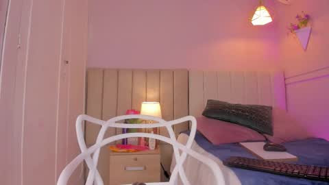 Snapshot of _wendy_x chatting on 10.08.25 _wendy_x online show from 10.08.25