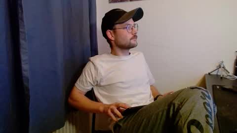 Snapshot of _whoisthatguy_ chatting on 10.20.25 _whoisthatguy_ online show from 10.20.25