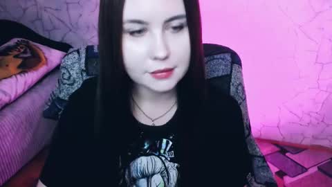 Snapshot of _yourfaifu_ chatting on 10.20.25 Mia online show from 10.20.25