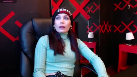 Yuyi online show from 01.24.25