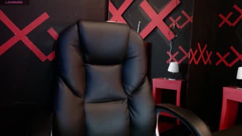 Yuyi online show from 02.14.25