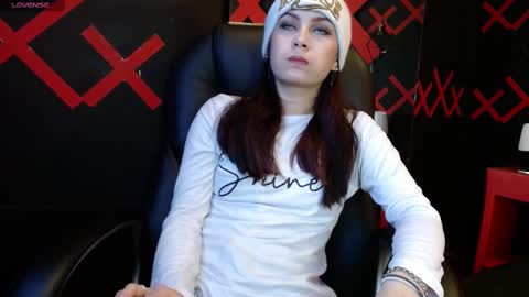 Yuyi online show from 02.17.25