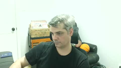 Snapshot of _zeus____ chatting on 12.18.25 Zeus online show from 12.18.25