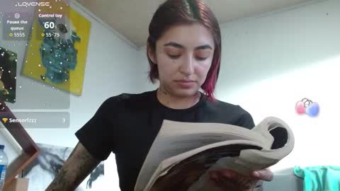 Snapshot of _zoebakers chatting on 10.24.25 Zoe online show from 10.24.25