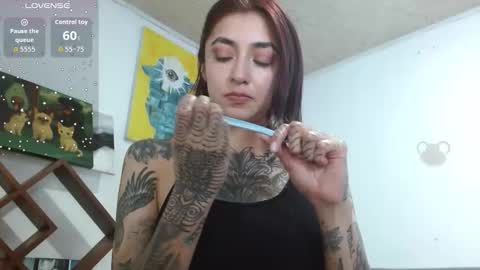 Snapshot of _zoebakers chatting on 11.25.25 Zoe online show from 11.25.25