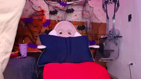 Aisha online show from 10.17.25