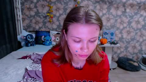 Snapshot of aalicebubble chatting on 10.29.25 Alice online show from 10.29.25