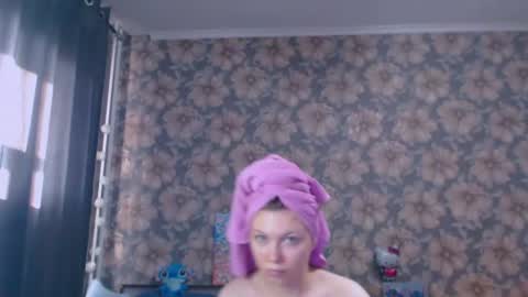 Snapshot of aalicebubble chatting on 07.27.26 Alice online show from 07.27.26