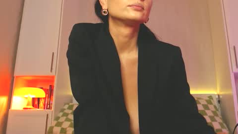 Snapshot of aamica chatting on 01.08.25 Lea online show from 01.08.25