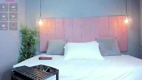 Snapshot of aarialove chatting on 10.30.25 A R I A L online show from 10.30.25