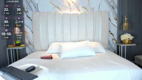 Snapshot of aarialove chatting on 11.12.25 A R I A L online show from 11.12.25