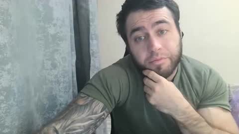 Snapshot of aaron_royal chatting on 10.25.25 Davin tayl online show from 10.25.25