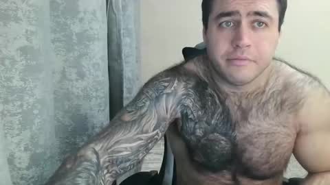 Snapshot of aaron_royal chatting on 11.25.25 Davin tayl online show from 11.25.25