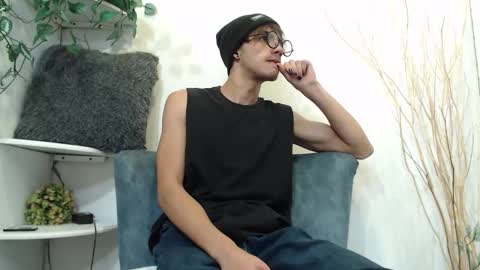 Snapshot of aaronbeer_ chatting on 02.12.26 Aaron online show from 02.12.26