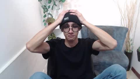 Snapshot of aaronbeer_ chatting on 02.28.26 Aaron online show from 02.28.26