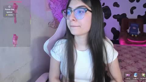 Snapshot of abbie_senjen chatting on 10.15.25 April online show from 10.15.25