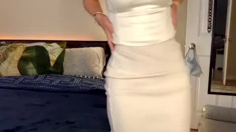 Snapshot of abbienextdoor chatting on 01.28.25 Abbie online show from 01.28.25