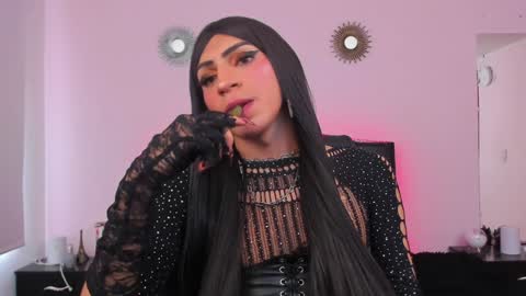 Abbigail Fuster  online show from 01.31.25