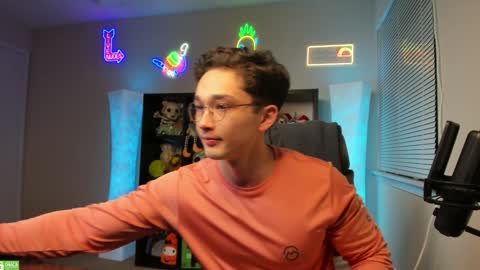 Snapshot of abbuddy920236 chatting on 12.04.24 buddy online show from 12.04.24