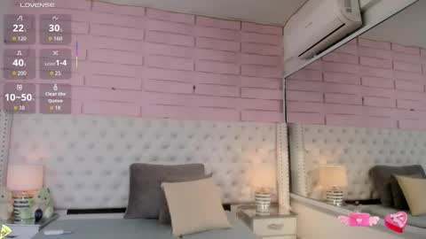 Snapshot of abby_joule chatting on 11.10.25 Abby online show from 11.10.25