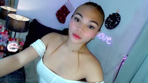 Snapshot of abby_luxpinay chatting on 12.19.25 abby_luxpinay online show from 12.19.25