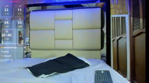 Snapshot of abby_palacio chatting on 11.26.25 abby online show from 11.26.25