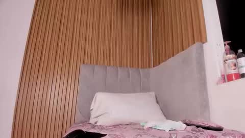 abby_swett1 online show from 02.18.26