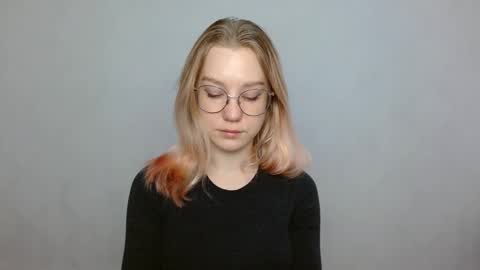 Snapshot of abbymoore__ chatting on 01.05.25 Abby Lovense is active online show from 01.05.25