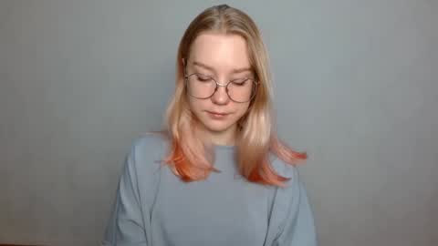 Snapshot of abbymoore__ chatting on 01.08.25 Abby Lovense is active online show from 01.08.25